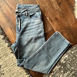 American eagle mom jeans